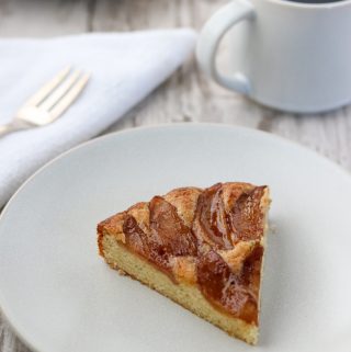 Scandinavian Strawberry Cream Cake (Bløtkake or Midsommartårta) - True ...