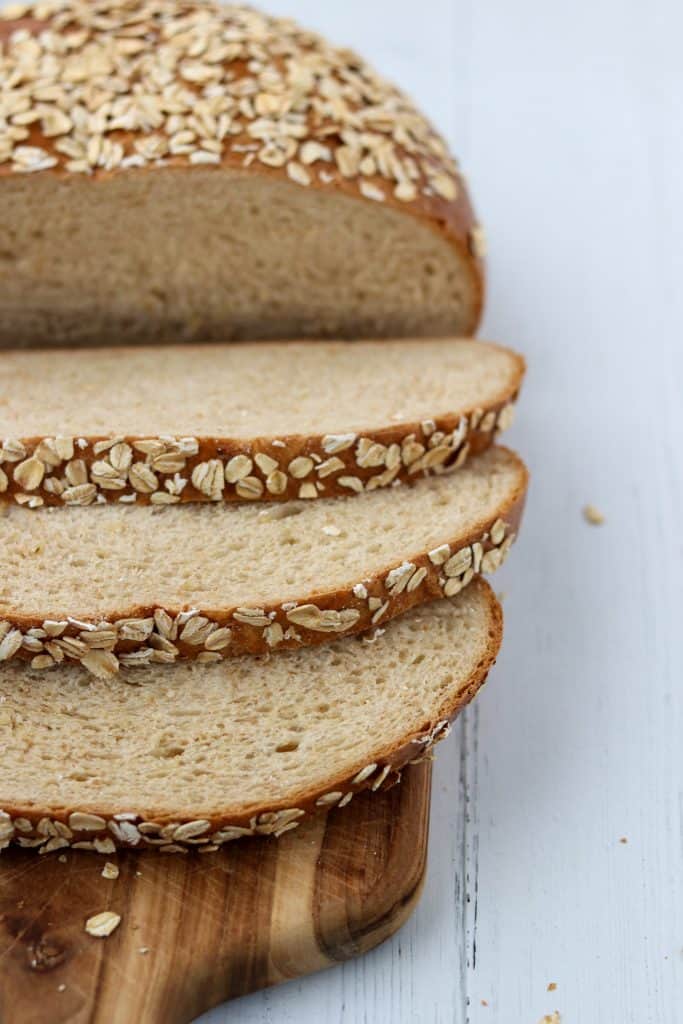 Sliced oat bread on a wooden surface