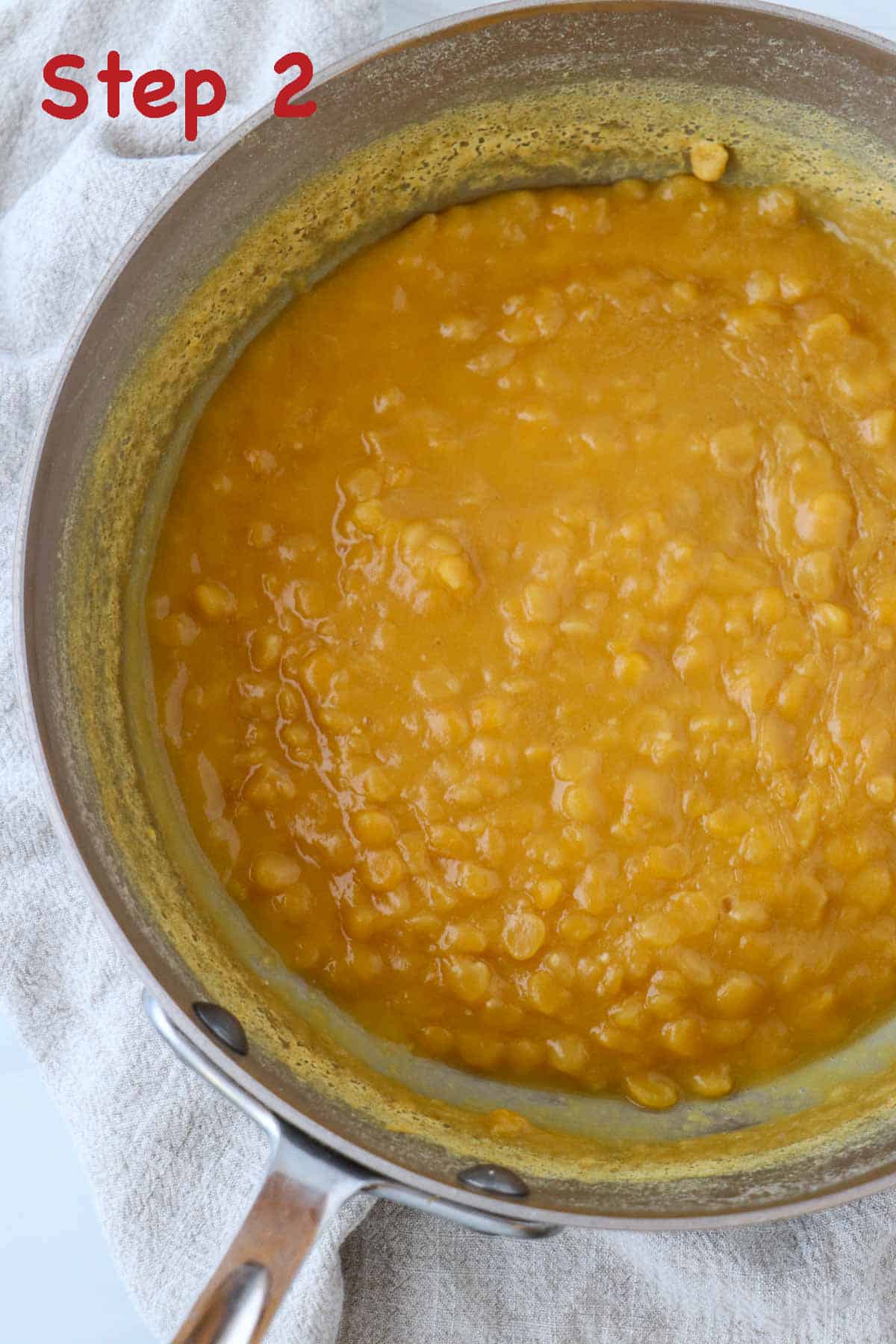 Cooked yellow split peas in a pan.