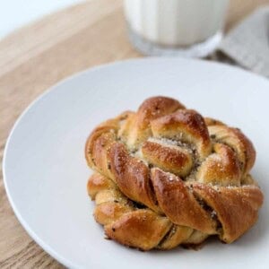 Close up of cardamom bun.
