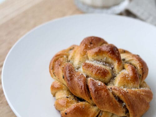 Traditional Swedish Cardamom Buns (Kardemummabullar)