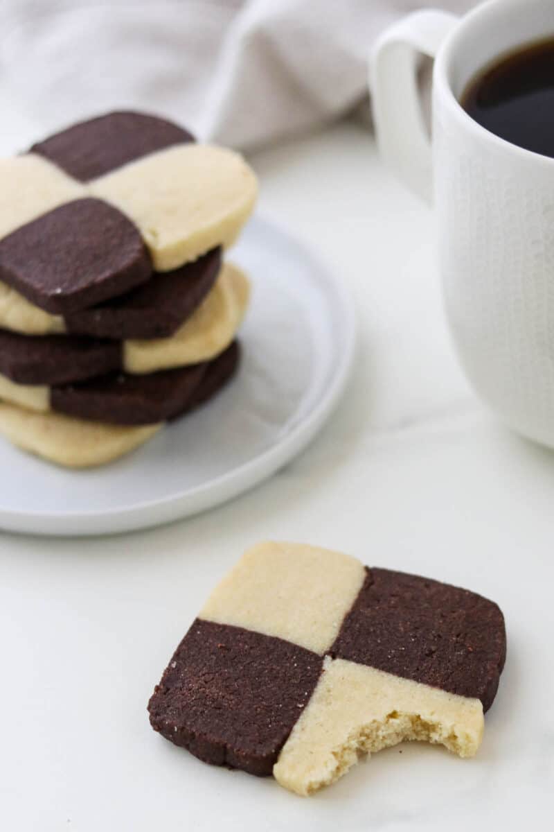Swedish Checkerboard Cookies (Schackrutor) - Easy Chocolate & Vanilla ...