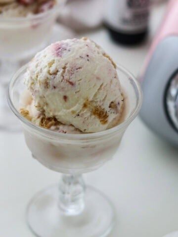 Lingonberry Cheesecake Ice Cream in a glass dish.