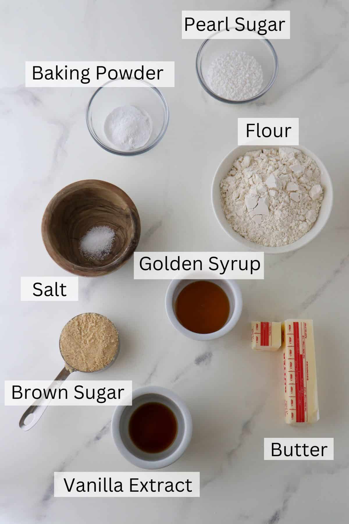 Labeled ingredients for Kolasnittar recipe.